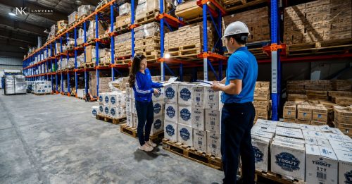Doanh nghiệp kinh doanh nhiều hàng hóa, dịch vụ khác nhau (Ảnh minh họa)