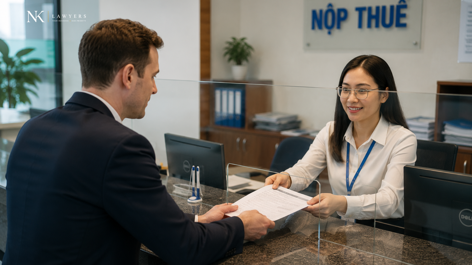 Nhà đầu tư nước ngoài nộp thuế (Ảnh minh họa)