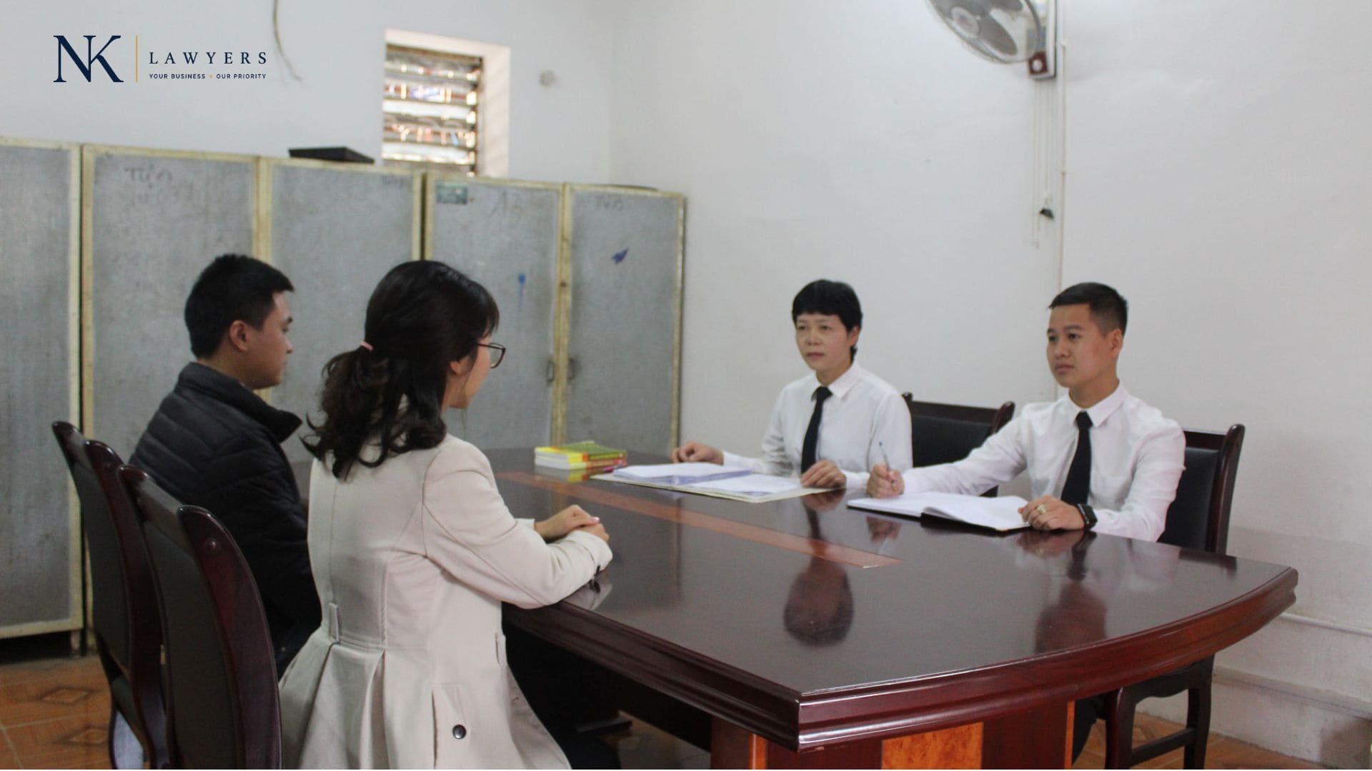 Ly hôn tiến hành hòa giải tại Tòa án (Ảnh minh họa)