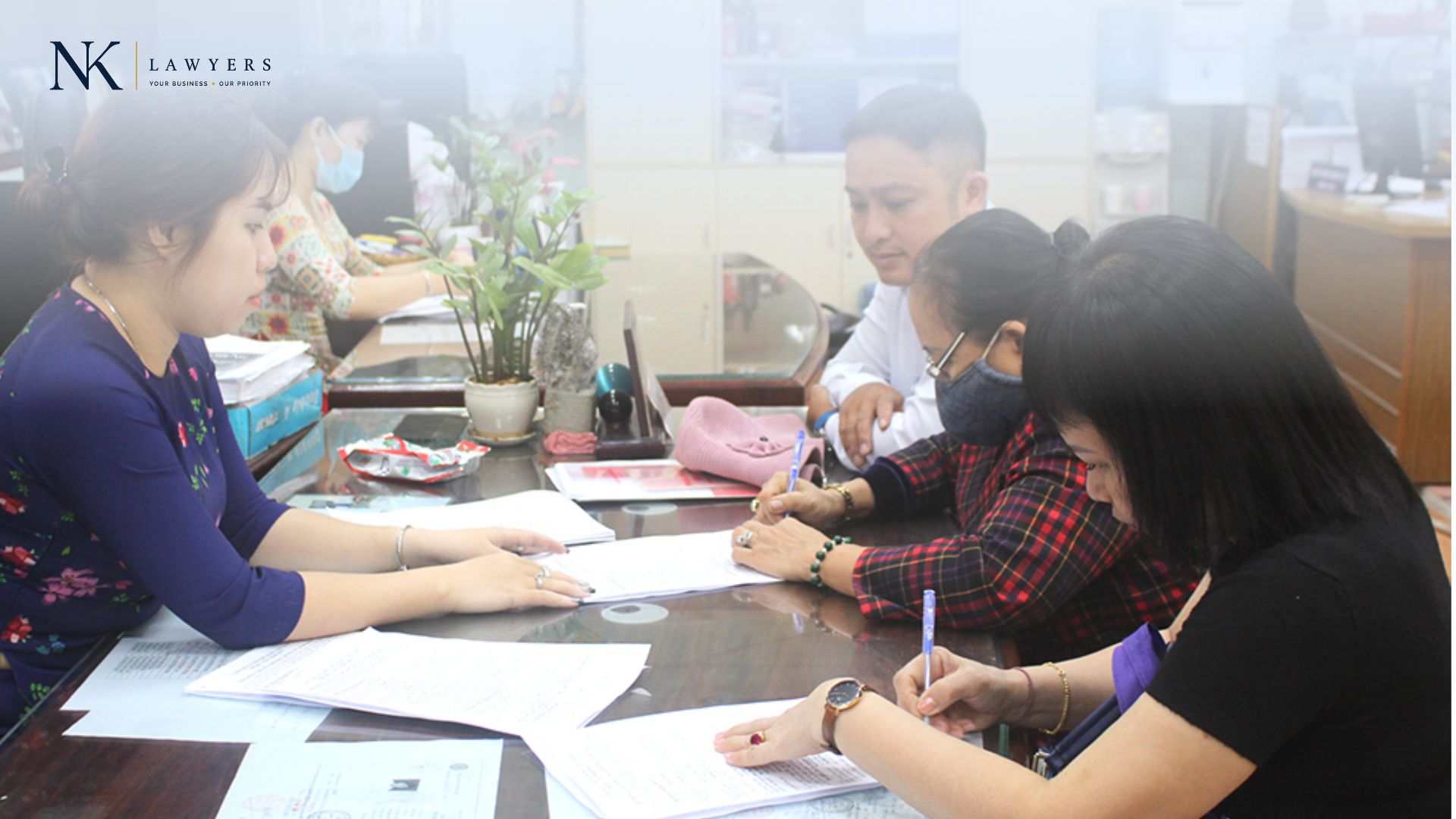 Hợp đồng chuyển nhượng quyền sử dụng đất đã công chứng nhưng chưa sang tên thì bên bán có thể đòi lại đất hay không? (Ảnh minh họa)
